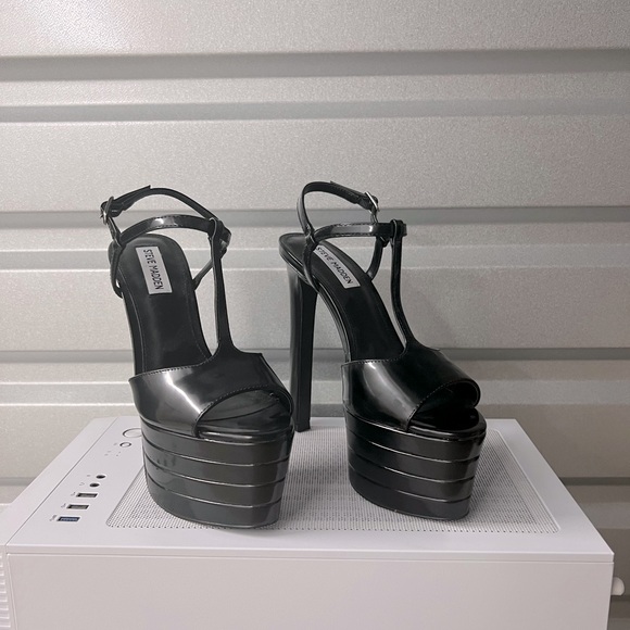 Steve Madden Shoes - Steve Madden Lola Size 8